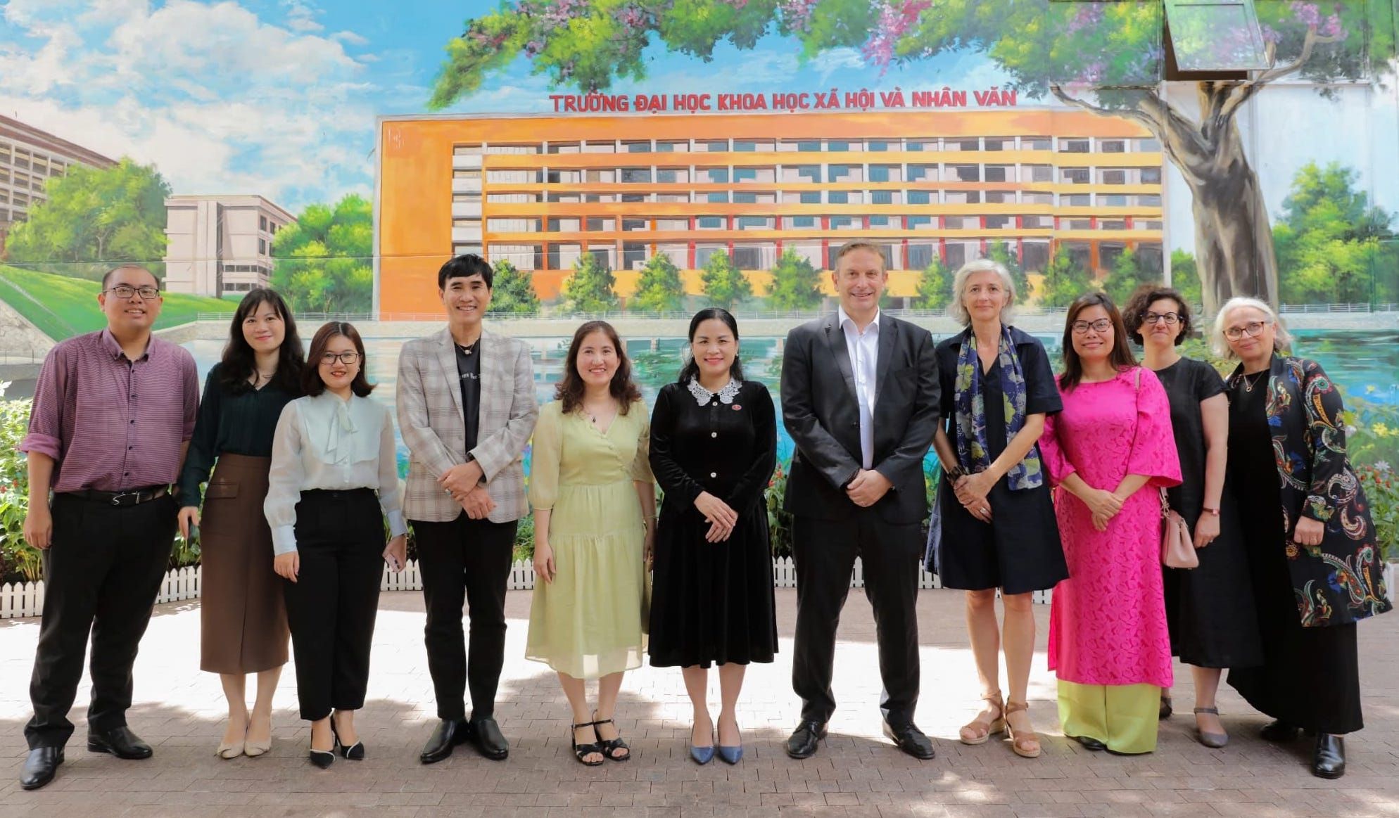 Photo de groupe de la délégation et de l'Université de Hô Chin Minh